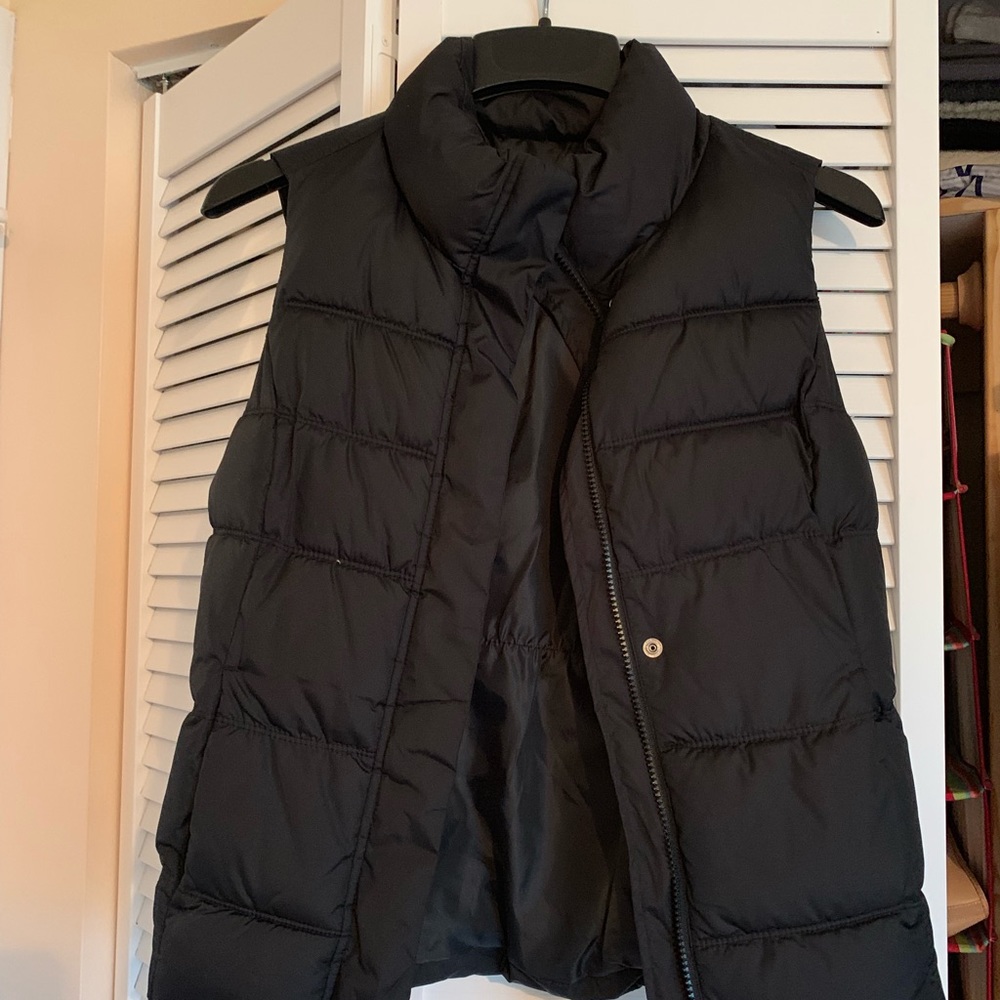 Gap black puffer vest